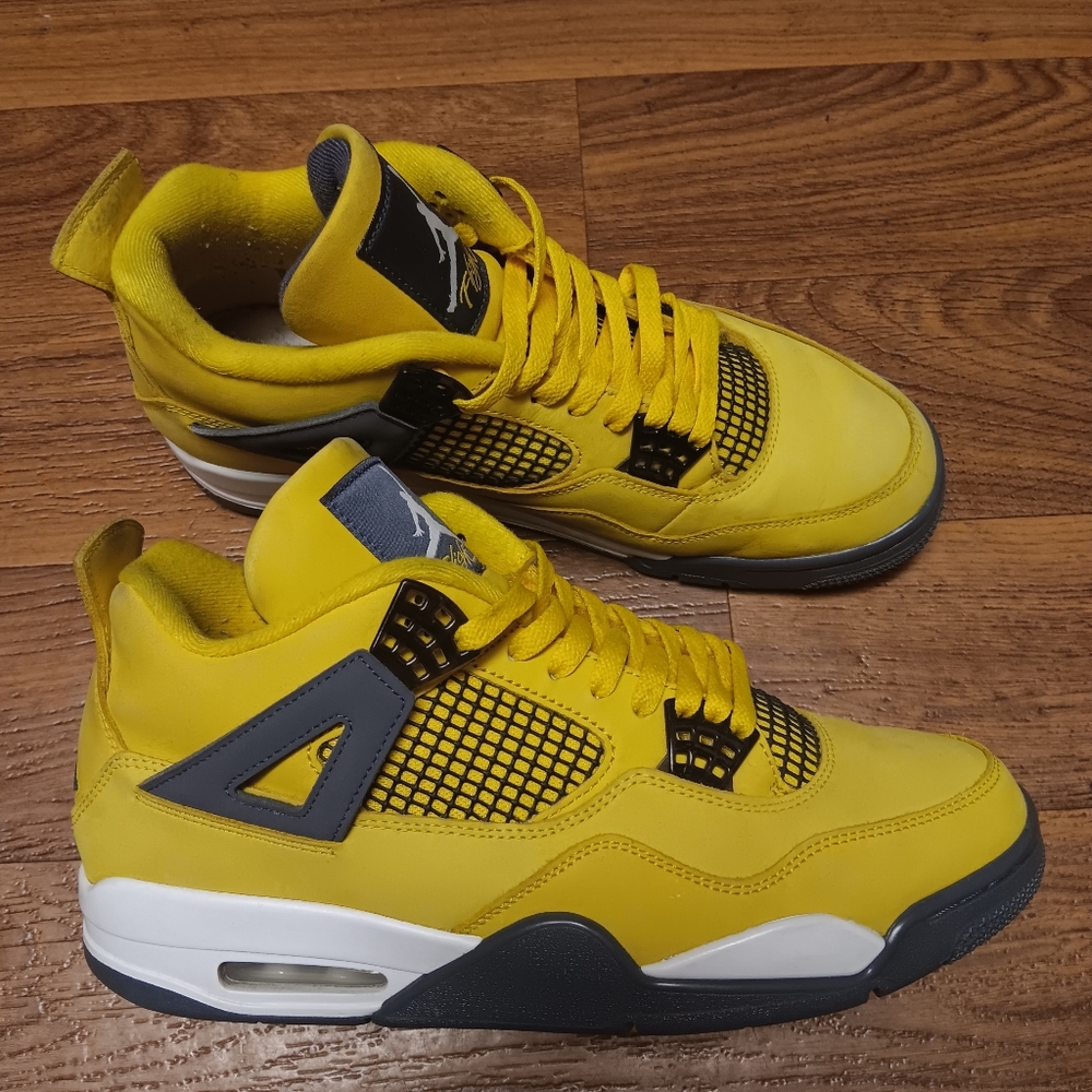 NIKE AIR JORDAN 4 Retro "Lightning" (CT8527-700) Sneakers Mens SZ 10.5